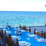 Kocareis Seafront & Restaurant Hotel 3*