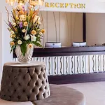 Kocareis Seafront & Restaurant Hotel