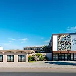 Kocareis Seafront & Restaurant Hotel