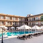 Hotel Kocareis Seafront & Restaurant 3*