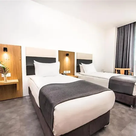 Ingate Hotel & Cafe Shopping Street Location ! 3* Фамагуста