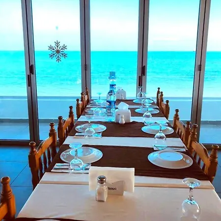 Kocareis Seafront & Restaurant Hotel