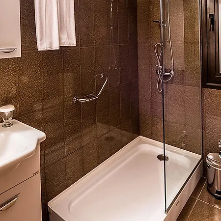 Kocareis Seafront & Restaurant فندق