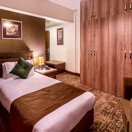 Oscar Park Next To Antic Salamis Hotel 3*