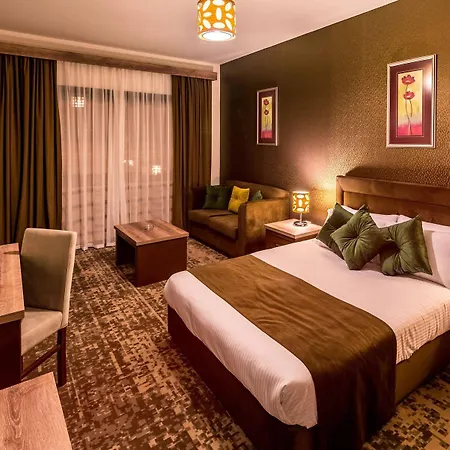 Oscar Park Next To Antic Salamis Hotel 3*
