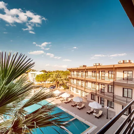 Hotel Oscar Park Next To Antic Salamis