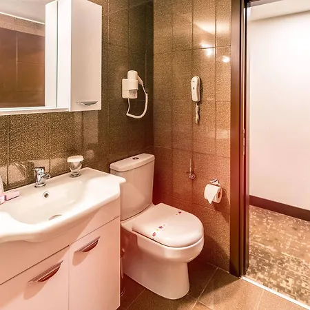 Oscar Park Next To Antic Salamis Hotel 3*