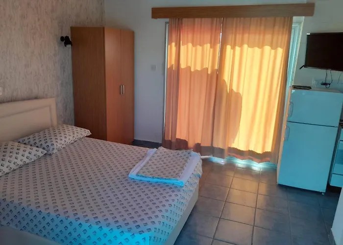 Kocareis Seafront & Restaurant Hotel 3*